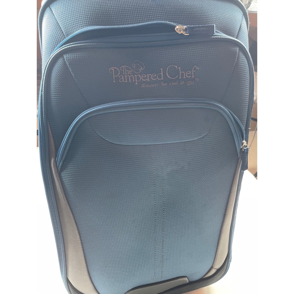 Super Rare Pampered Chef‎ Rolling Carry On Luggage Suitcase Wheeled Travel Bag